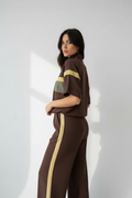 Maglia Viscosa - Marrone con pantalone giallo paglierino